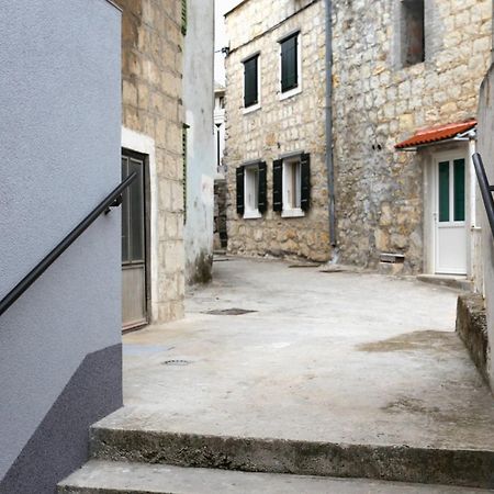 Apartments By The Sea Kastel Kambelovac, Kastela - 8679 Bagian luar foto