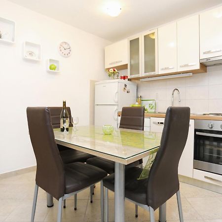 Apartments By The Sea Kastel Kambelovac, Kastela - 8679 Bagian luar foto