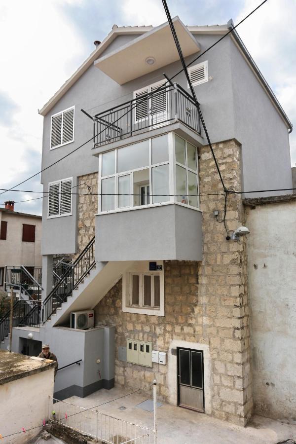 Apartments By The Sea Kastel Kambelovac, Kastela - 8679 Bagian luar foto