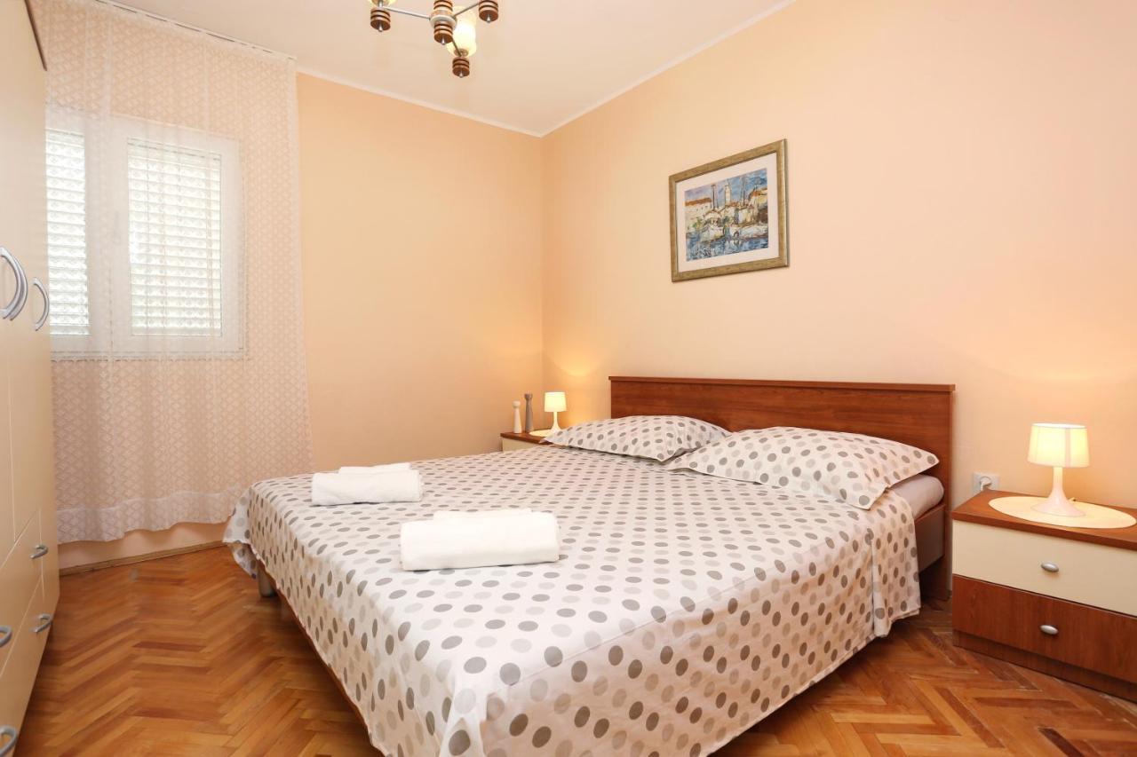 Apartments By The Sea Kastel Kambelovac, Kastela - 8679 Bagian luar foto