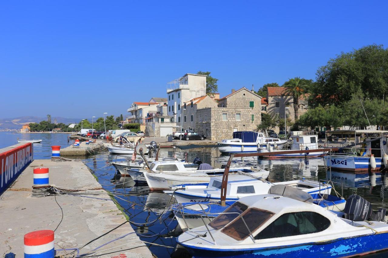 Apartments By The Sea Kastel Kambelovac, Kastela - 8679 Bagian luar foto