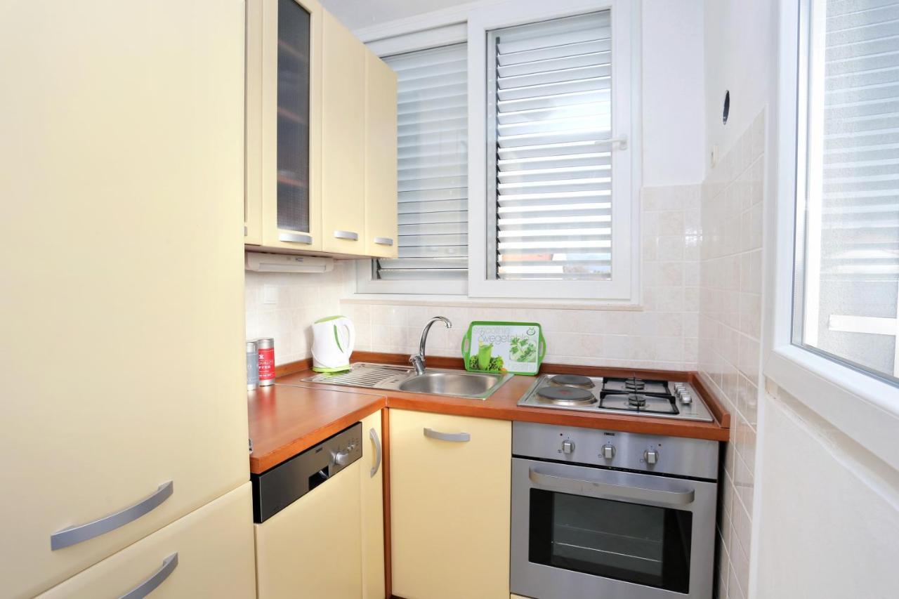 Apartments By The Sea Kastel Kambelovac, Kastela - 8679 Bagian luar foto