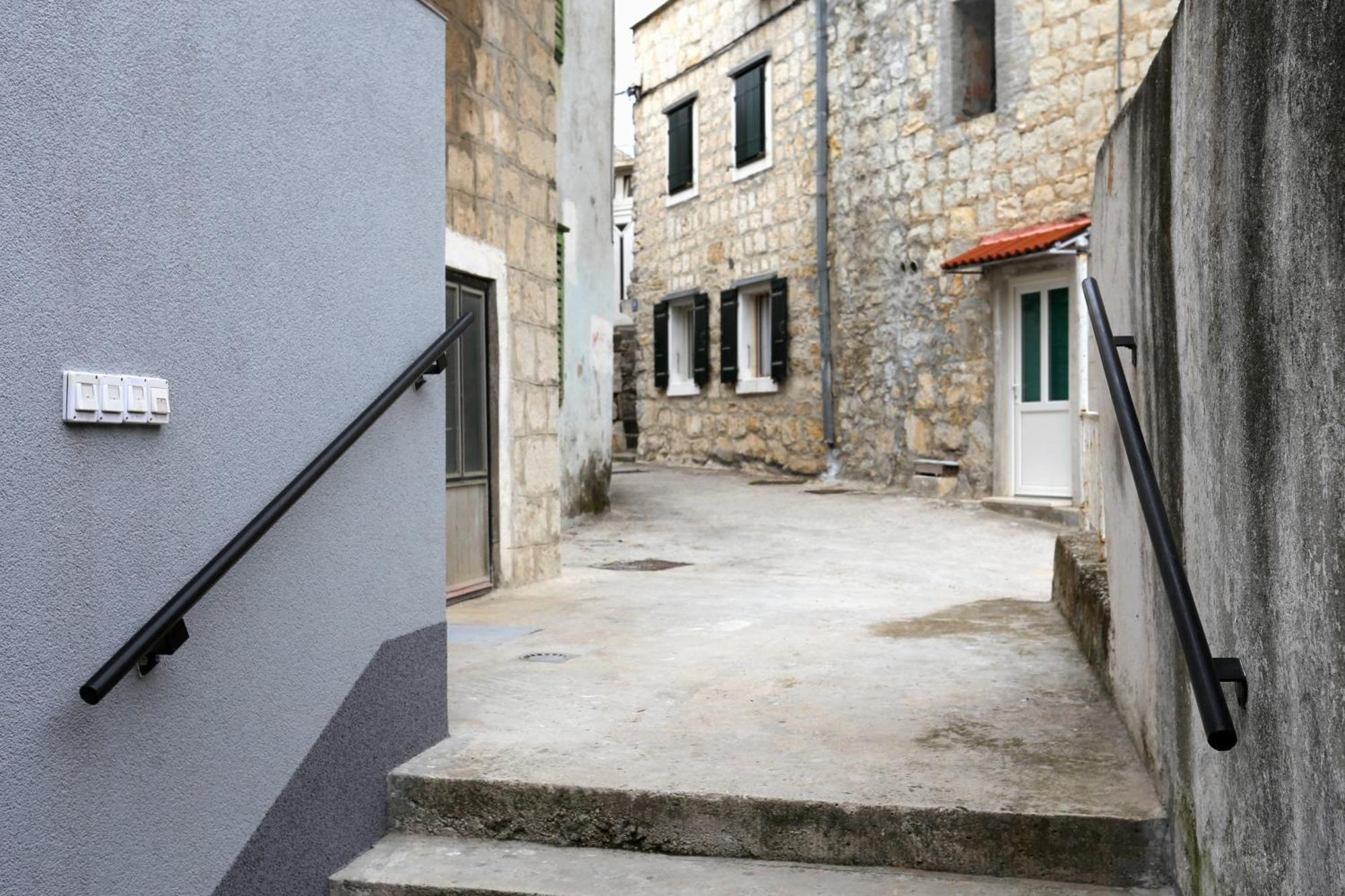 Apartments By The Sea Kastel Kambelovac, Kastela - 8679 Bagian luar foto