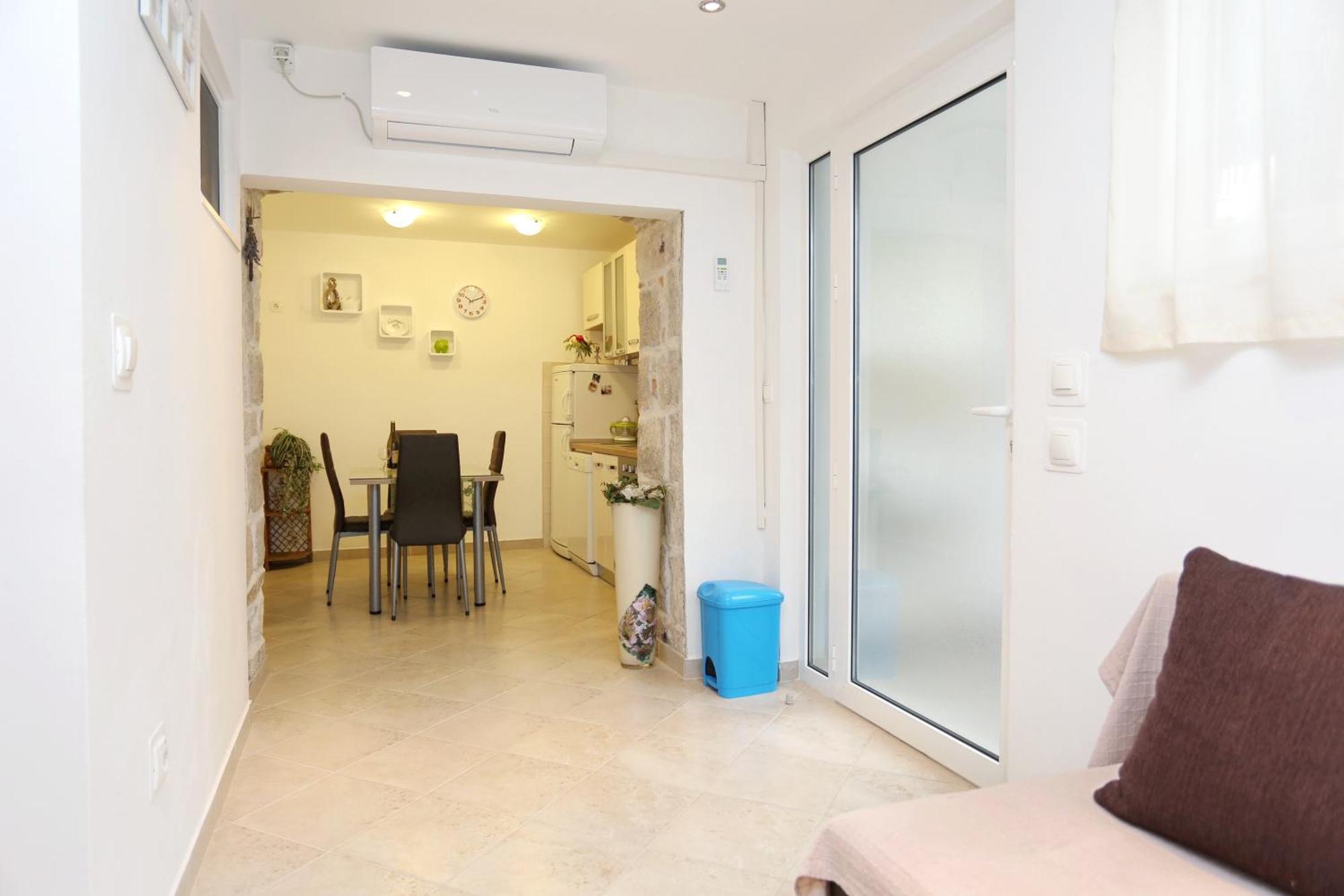 Apartments By The Sea Kastel Kambelovac, Kastela - 8679 Bagian luar foto